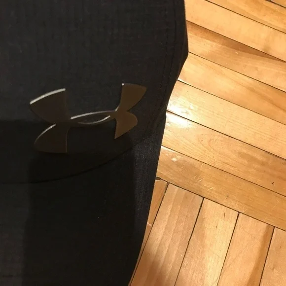Under armour hat​​​​​​​​ - Picture 4 of 6